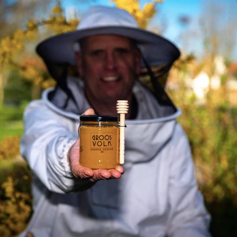 Bijen in de buurt: gezonde honing voor eilandbewoners